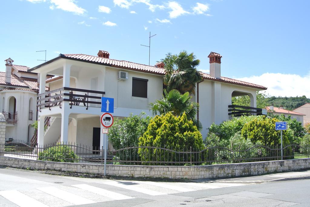 Apartmaji Nika Izola Buitenkant foto